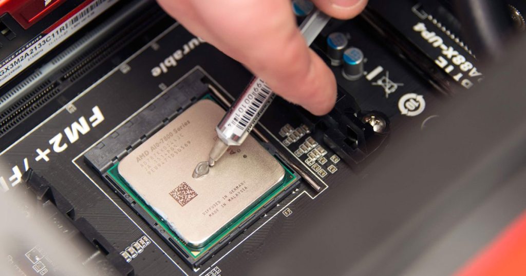 How to apply and clean off thermal paste